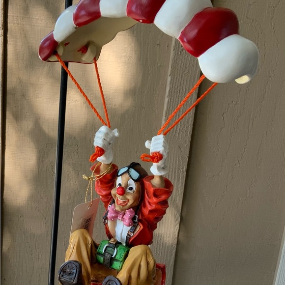 Clown On A Parachute - Picture 7 of 12
